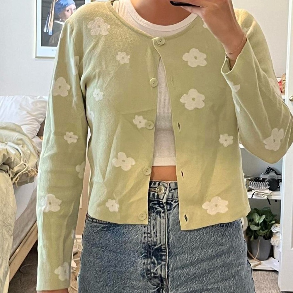 Beautiful sage green cropped cardigan with white flowers 🌼